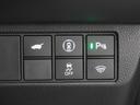 ホンダセンシングが装備されています。アダプティブレーダークルーズやレーンキープアシスト、車線逸脱防止機能なども備えていて、ロングドライブも快適で安全にお楽しみいただけます。