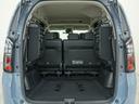 3列目シートを跳ね上げれば広々ラゲッジスペースになります!!