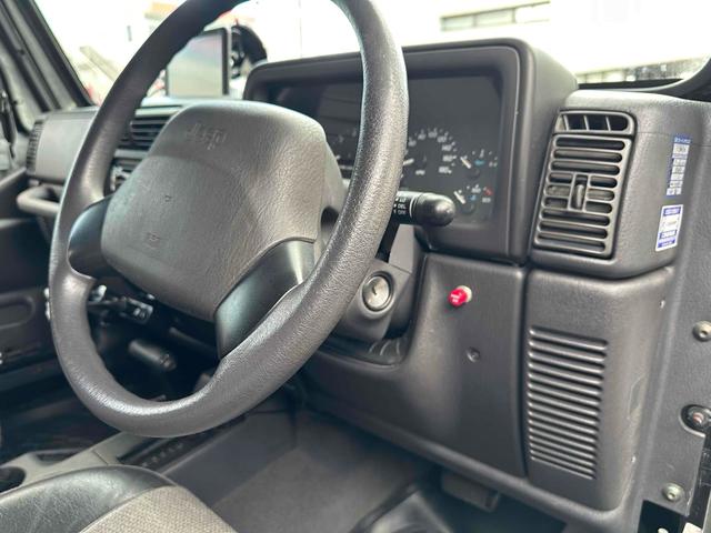 ジープ・ラングラー ベースグレード 4WD ETC ナビ AT CD ミュージックプレイヤー接続可 エアコン(6枚目)