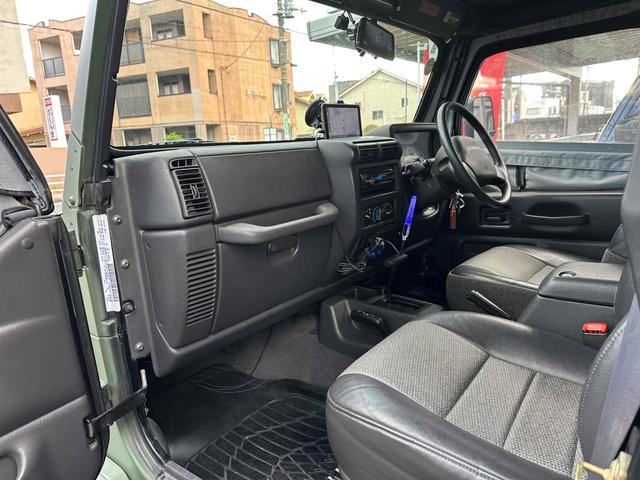 ジープ・ラングラー ベースグレード 4WD ETC ナビ AT CD ミュージックプレイヤー接続可 エアコン(10枚目)