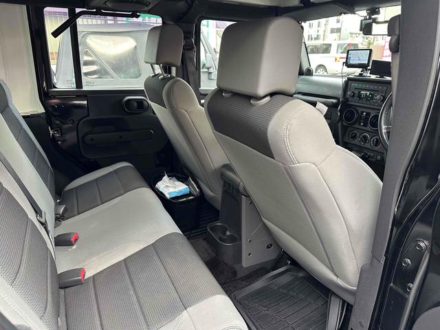 ジープ・ラングラーアンリミテッド スポーツ 4WD リフトアップ 社外オバーフェンダー ドライブレコーダー ETC バックカメラ フロントカメラ オートクルーズ ナビ アルミホイール キーレスエントリー AT 盗難防止システム CD DVD再生(10枚目)