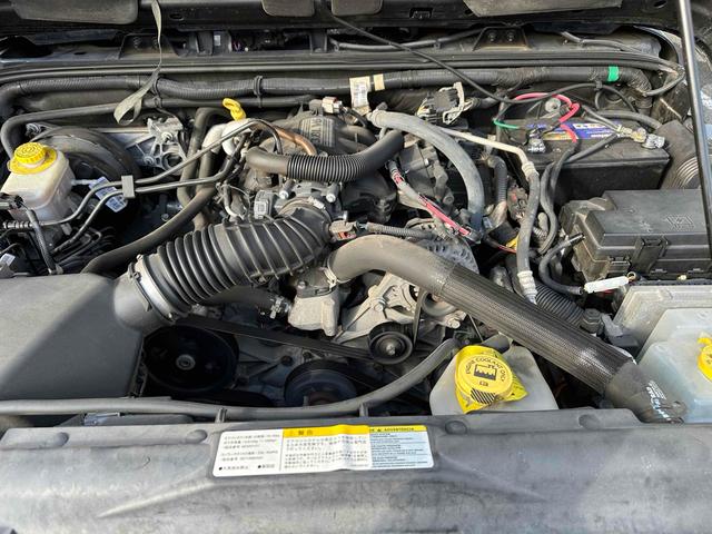 ジープ・ラングラーアンリミテッド スポーツ 4WD リフトアップ 社外オバーフェンダー ドライブレコーダー ETC バックカメラ フロントカメラ オートクルーズ ナビ アルミホイール キーレスエントリー AT 盗難防止システム CD DVD再生(19枚目)