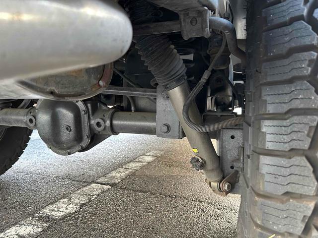 ジープ・ラングラーアンリミテッド スポーツ 4WD リフトアップ 社外オバーフェンダー ドライブレコーダー ETC バックカメラ フロントカメラ オートクルーズ ナビ アルミホイール キーレスエントリー AT 盗難防止システム CD DVD再生(26枚目)