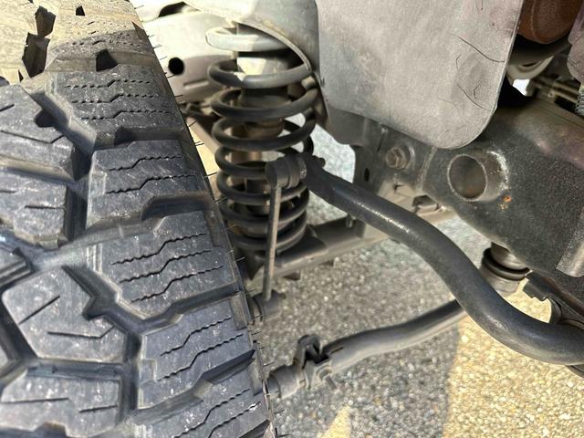 ジープ・ラングラーアンリミテッド スポーツ 4WD リフトアップ 社外オバーフェンダー ドライブレコーダー ETC バックカメラ フロントカメラ オートクルーズ ナビ アルミホイール キーレスエントリー AT 盗難防止システム CD DVD再生(31枚目)