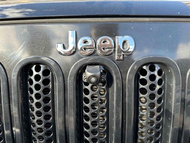 ジープ・ラングラーアンリミテッド スポーツ 4WD リフトアップ 社外オバーフェンダー ドライブレコーダー ETC バックカメラ フロントカメラ オートクルーズ ナビ アルミホイール キーレスエントリー AT 盗難防止システム CD DVD再生(32枚目)