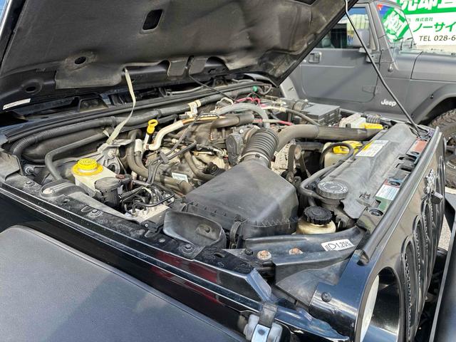 ジープ・ラングラーアンリミテッド スポーツ 4WD リフトアップ 社外オバーフェンダー ドライブレコーダー ETC バックカメラ フロントカメラ オートクルーズ ナビ アルミホイール キーレスエントリー AT 盗難防止システム CD DVD再生(35枚目)