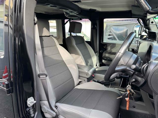 ジープ・ラングラーアンリミテッド スポーツ 4WD リフトアップ 社外オバーフェンダー ドライブレコーダー ETC バックカメラ フロントカメラ オートクルーズ ナビ アルミホイール キーレスエントリー AT 盗難防止システム CD DVD再生(39枚目)