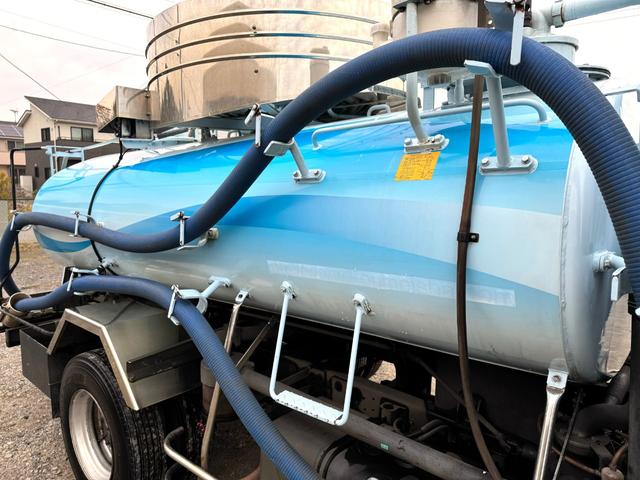デュトロ 日野 デュトロ バキューム車 糞尿車 糞尿・バキューム車 車検付 3700L 電動ホースリール 脱臭器付 6MT バックカメラ VBR437 積載物品糞尿 PTO式ポンプ 脱臭器(8枚目)