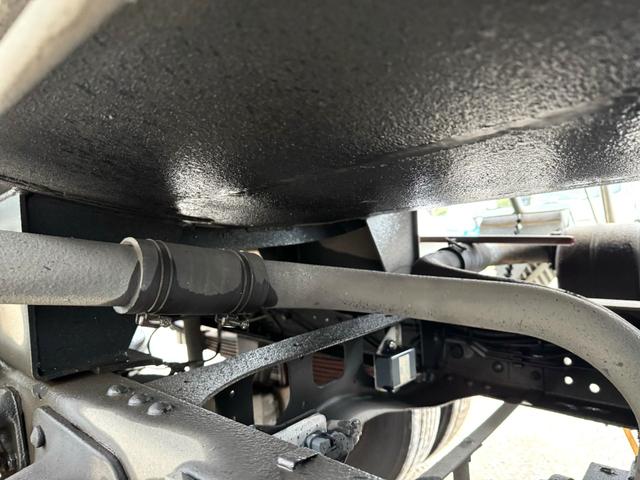 デュトロ 日野 デュトロ バキューム車 糞尿車 糞尿・バキューム車 車検付 3700L 電動ホースリール 脱臭器付 6MT バックカメラ VBR437 積載物品糞尿 PTO式ポンプ 脱臭器(15枚目)