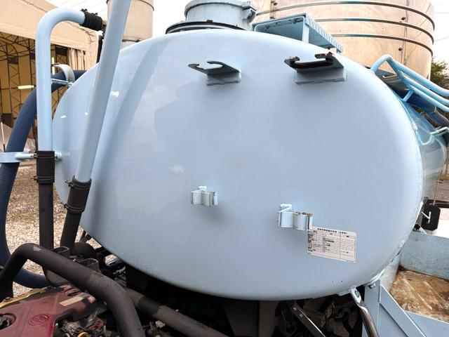 デュトロ 日野 デュトロ バキューム車 糞尿車 糞尿・バキューム車 車検付 3700L 電動ホースリール 脱臭器付 6MT バックカメラ VBR437 積載物品糞尿 PTO式ポンプ 脱臭器(17枚目)