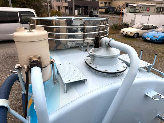 デュトロ 日野 デュトロ バキューム車 糞尿車 糞尿・バキューム車 車検付 3700L 電動ホースリール 脱臭器付 6MT バックカメラ VBR437 積載物品糞尿 PTO式ポンプ 脱臭器(18枚目)