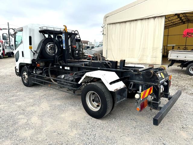 フォワード 　アームロール　増トン　ベット付　６ＭＴ　ＥＴＣ　新明和製　ＣＣＡ７７－１４　Ａ００３９４　キャブバックステップ　ツインホイスト（4枚目）