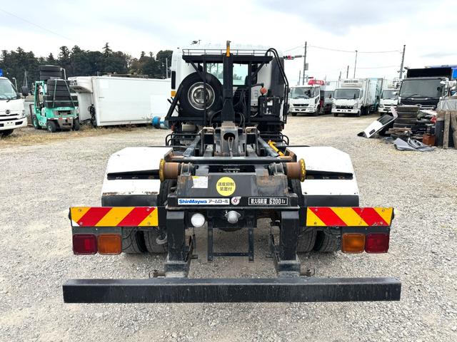 フォワード 　アームロール　増トン　ベット付　６ＭＴ　ＥＴＣ　新明和製　ＣＣＡ７７－１４　Ａ００３９４　キャブバックステップ　ツインホイスト（7枚目）