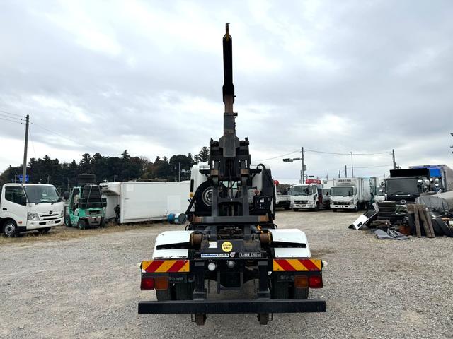 フォワード 　アームロール　増トン　ベット付　６ＭＴ　ＥＴＣ　新明和製　ＣＣＡ７７－１４　Ａ００３９４　キャブバックステップ　ツインホイスト（10枚目）