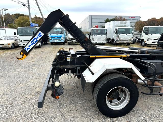 フォワード 　アームロール　増トン　ベット付　６ＭＴ　ＥＴＣ　新明和製　ＣＣＡ７７－１４　Ａ００３９４　キャブバックステップ　ツインホイスト（11枚目）