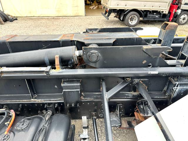 フォワード 　アームロール　増トン　ベット付　６ＭＴ　ＥＴＣ　新明和製　ＣＣＡ７７－１４　Ａ００３９４　キャブバックステップ　ツインホイスト（18枚目）