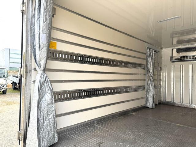 キャンター 　ワイド　ロング　メッキ　ステン　バックカメラ　キーレス　５ＭＴ　３ｔ積載　東プレ製　低温（－３０℃設定）　ＸＶ３２ＬＳＣ　左スライドドア　スタンバイ（コード欠）　リア３枚扉　ラッシング２段　床シマ板（10枚目）