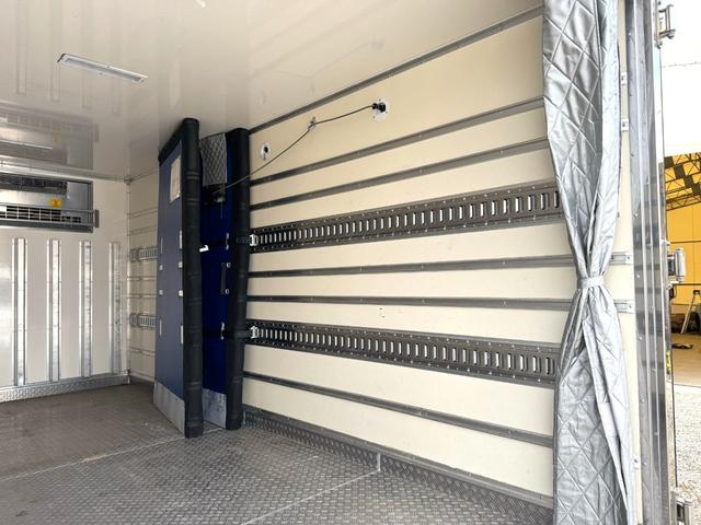 キャンター 　ワイド　ロング　メッキ　ステン　バックカメラ　キーレス　５ＭＴ　３ｔ積載　東プレ製　低温（－３０℃設定）　ＸＶ３２ＬＳＣ　左スライドドア　スタンバイ（コード欠）　リア３枚扉　ラッシング２段　床シマ板（11枚目）