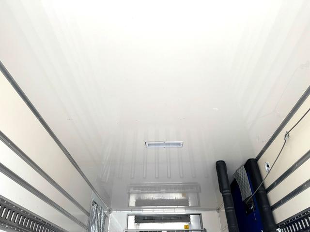 キャンター 　ワイド　ロング　メッキ　ステン　バックカメラ　キーレス　５ＭＴ　３ｔ積載　東プレ製　低温（－３０℃設定）　ＸＶ３２ＬＳＣ　左スライドドア　スタンバイ（コード欠）　リア３枚扉　ラッシング２段　床シマ板（13枚目）