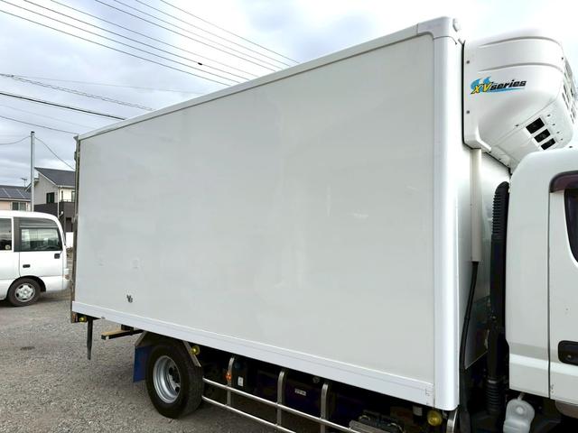 キャンター 　ワイド　ロング　メッキ　ステン　バックカメラ　キーレス　５ＭＴ　３ｔ積載　東プレ製　低温（－３０℃設定）　ＸＶ３２ＬＳＣ　左スライドドア　スタンバイ（コード欠）　リア３枚扉　ラッシング２段　床シマ板（17枚目）