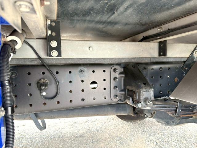 キャンター 　ワイド　ロング　メッキ　ステン　バックカメラ　キーレス　５ＭＴ　３ｔ積載　東プレ製　低温（－３０℃設定）　ＸＶ３２ＬＳＣ　左スライドドア　スタンバイ（コード欠）　リア３枚扉　ラッシング２段　床シマ板（20枚目）