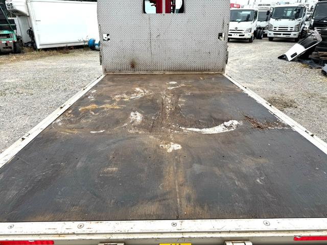 キャンター 　４段クレーン　ラジコン付き　標準　セミロング　ＥＴＣ２．０　キーレス　デュオニック　ユニック　ＵＲＵ２６４　ＲＫＫ　２０１７．８　２．６３ｔ吊り　ラジコン　フックイン　床木製　３方開（8枚目）