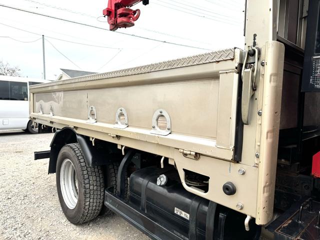 キャンター 　４段クレーン　ラジコン付き　標準　セミロング　ＥＴＣ２．０　キーレス　デュオニック　ユニック　ＵＲＵ２６４　ＲＫＫ　２０１７．８　２．６３ｔ吊り　ラジコン　フックイン　床木製　３方開（12枚目）