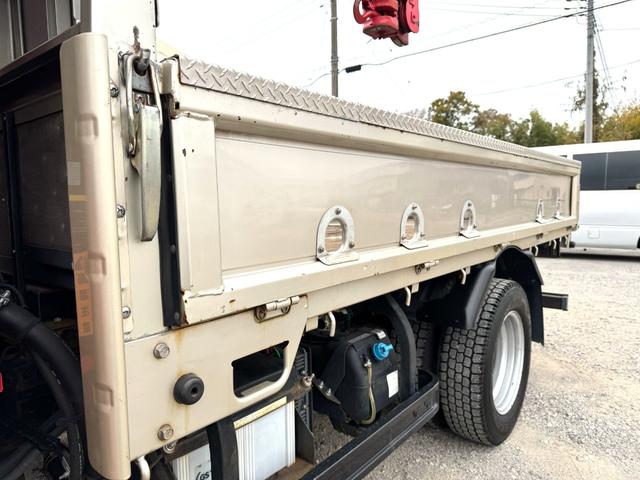 キャンター 　４段クレーン　ラジコン付き　標準　セミロング　ＥＴＣ２．０　キーレス　デュオニック　ユニック　ＵＲＵ２６４　ＲＫＫ　２０１７．８　２．６３ｔ吊り　ラジコン　フックイン　床木製　３方開（13枚目）