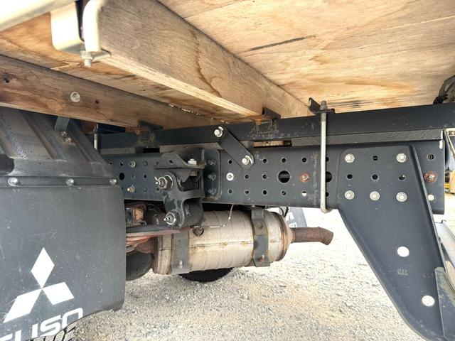 キャンター 　４段クレーン　ラジコン付き　標準　セミロング　ＥＴＣ２．０　キーレス　デュオニック　ユニック　ＵＲＵ２６４　ＲＫＫ　２０１７．８　２．６３ｔ吊り　ラジコン　フックイン　床木製　３方開（21枚目）