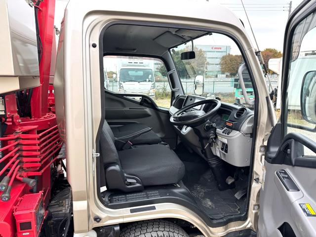 キャンター 　４段クレーン　ラジコン付き　標準　セミロング　ＥＴＣ２．０　キーレス　デュオニック　ユニック　ＵＲＵ２６４　ＲＫＫ　２０１７．８　２．６３ｔ吊り　ラジコン　フックイン　床木製　３方開（23枚目）