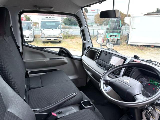 キャンター 　４段クレーン　ラジコン付き　標準　セミロング　ＥＴＣ２．０　キーレス　デュオニック　ユニック　ＵＲＵ２６４　ＲＫＫ　２０１７．８　２．６３ｔ吊り　ラジコン　フックイン　床木製　３方開（24枚目）