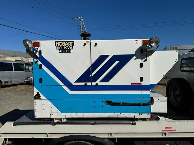 ダイナトラック 　発電機付ヒラ　バックカメラ　アイドリングストップ　ＡＴ　ＨＯＢＡＲＴ　６０ＫＶＡ　６０ＣＵ２０　アワーメーター４１４５ｈ　作業灯４ヶ（8枚目）