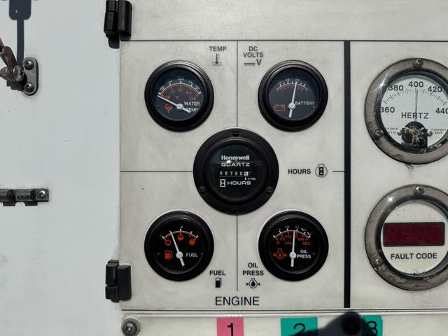 ダイナトラック 　発電機付ヒラ　バックカメラ　アイドリングストップ　ＡＴ　ＨＯＢＡＲＴ　６０ＫＶＡ　６０ＣＵ２０　アワーメーター４１４５ｈ　作業灯４ヶ（17枚目）