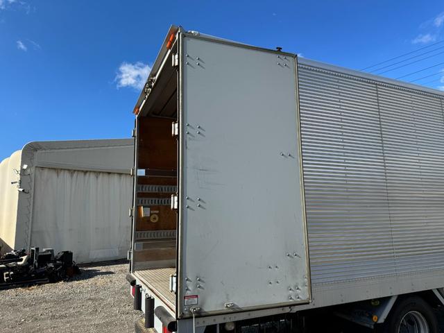 ヒノレンジャー 　７２ワイド　ハイルーフ　リアエアサス　増々トン　６ＭＴ　積載７．０トン　日本フルハーフ　ＤＬＣ　Ｔ７ＤＨ６１３　床鉄板　ラッシング２段　観音扉（13枚目）