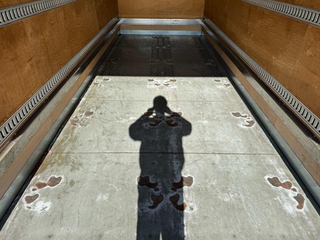 ヒノレンジャー 　７２ワイド　ハイルーフ　リアエアサス　増々トン　６ＭＴ　積載７．０トン　日本フルハーフ　ＤＬＣ　Ｔ７ＤＨ６１３　床鉄板　ラッシング２段　観音扉（16枚目）