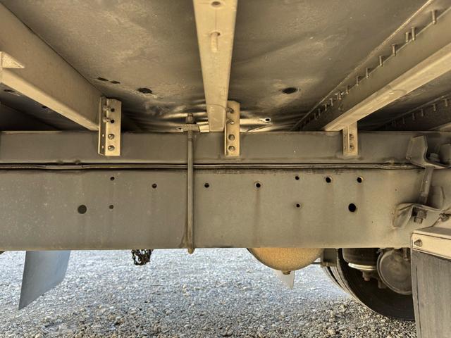 ヒノレンジャー 　７２ワイド　ハイルーフ　リアエアサス　増々トン　６ＭＴ　積載７．０トン　日本フルハーフ　ＤＬＣ　Ｔ７ＤＨ６１３　床鉄板　ラッシング２段　観音扉（19枚目）