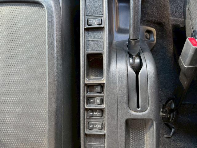 ヒノレンジャー 　７２ワイド　ハイルーフ　リアエアサス　増々トン　６ＭＴ　積載７．０トン　日本フルハーフ　ＤＬＣ　Ｔ７ＤＨ６１３　床鉄板　ラッシング２段　観音扉（27枚目）