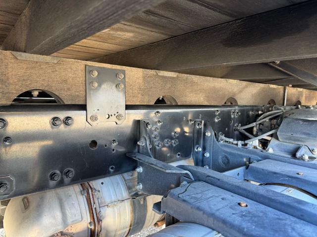 ファイター 57標準 リアエアサス アルミヒラ 車検付き 6MT 積載3.6t 2013/2 小平 A1302020 5方開 引出しフック9対ロープフックサイド12対 リア2ヶ 床木製(21枚目)