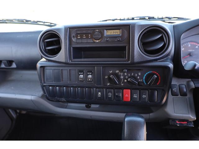 デュトロ 　標準ショート　ダブルキャブ（Ｗキャブ）　ＰＧ　ＥＴＣ　ＡＴ　積載２ｔ　２０１８／７　極東　Ｓ６０１－１ＳＲ　アーム式パワーゲート　最大荷重６００ｋｇ＜平＞２方開　床合板　ロープフックサイド３対　６人乗（27枚目）