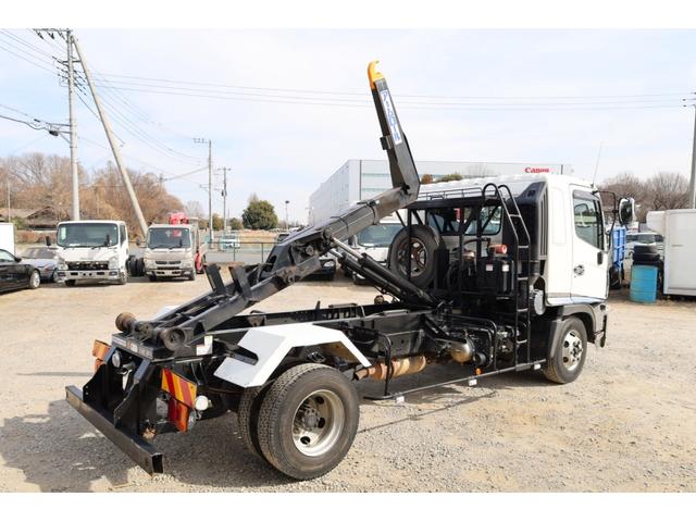 ヒノレンジャー 　新明和製コンテナ専用車　ベッド　メッキ　６ＭＴ　積載３．８５ｔ　２０１４／１０　新明和　ＣＣＡ４４－３０　Ｆ５１０４３８４８１　ツインホイスト　キャブバックステップ（3枚目）