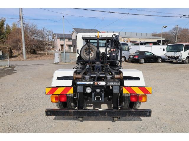 ヒノレンジャー 　新明和製コンテナ専用車　ベッド　メッキ　６ＭＴ　積載３．８５ｔ　２０１４／１０　新明和　ＣＣＡ４４－３０　Ｆ５１０４３８４８１　ツインホイスト　キャブバックステップ（9枚目）