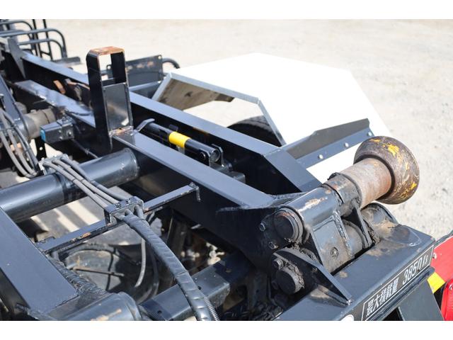 ヒノレンジャー 　新明和製コンテナ専用車　ベッド　メッキ　６ＭＴ　積載３．８５ｔ　２０１４／１０　新明和　ＣＣＡ４４－３０　Ｆ５１０４３８４８１　ツインホイスト　キャブバックステップ（11枚目）