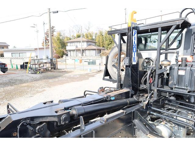 ヒノレンジャー 　新明和製コンテナ専用車　ベッド　メッキ　６ＭＴ　積載３．８５ｔ　２０１４／１０　新明和　ＣＣＡ４４－３０　Ｆ５１０４３８４８１　ツインホイスト　キャブバックステップ（13枚目）