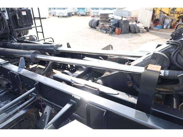 ヒノレンジャー 　新明和製コンテナ専用車　ベッド　メッキ　６ＭＴ　積載３．８５ｔ　２０１４／１０　新明和　ＣＣＡ４４－３０　Ｆ５１０４３８４８１　ツインホイスト　キャブバックステップ（14枚目）