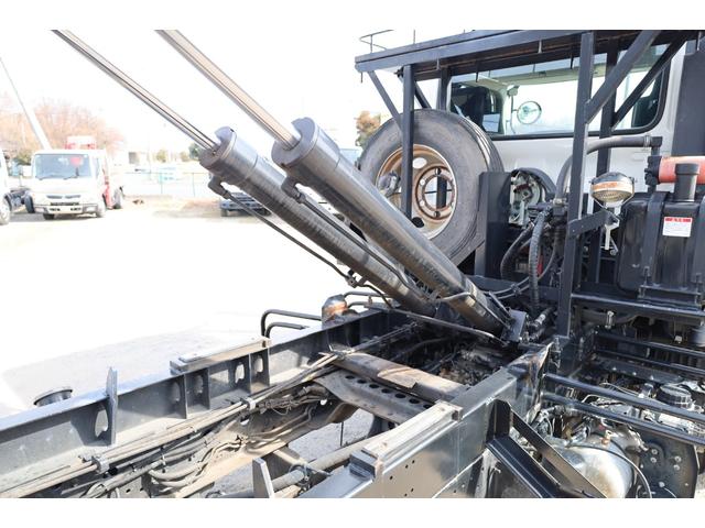 ヒノレンジャー 　新明和製コンテナ専用車　ベッド　メッキ　６ＭＴ　積載３．８５ｔ　２０１４／１０　新明和　ＣＣＡ４４－３０　Ｆ５１０４３８４８１　ツインホイスト　キャブバックステップ（15枚目）