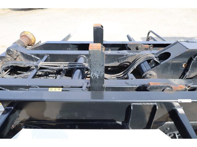 ヒノレンジャー 　新明和製コンテナ専用車　ベッド　メッキ　６ＭＴ　積載３．８５ｔ　２０１４／１０　新明和　ＣＣＡ４４－３０　Ｆ５１０４３８４８１　ツインホイスト　キャブバックステップ（19枚目）