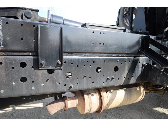 ヒノレンジャー 　新明和製コンテナ専用車　ベッド　メッキ　６ＭＴ　積載３．８５ｔ　２０１４／１０　新明和　ＣＣＡ４４－３０　Ｆ５１０４３８４８１　ツインホイスト　キャブバックステップ（23枚目）