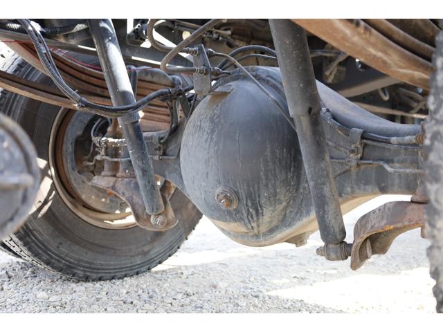 ヒノレンジャー 　新明和製コンテナ専用車　ベッド　メッキ　６ＭＴ　積載３．８５ｔ　２０１４／１０　新明和　ＣＣＡ４４－３０　Ｆ５１０４３８４８１　ツインホイスト　キャブバックステップ（24枚目）