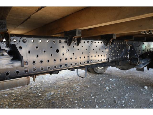 エルフトラック 　ワイド　ロング　総重量５ｔ未満　ＥＴＣ　キーレス　５ＭＴ　３方開　床木製　セイコーラック　内フック３対　ロープフックサイド９対　リア４ヶ　積載２ｔ（21枚目）