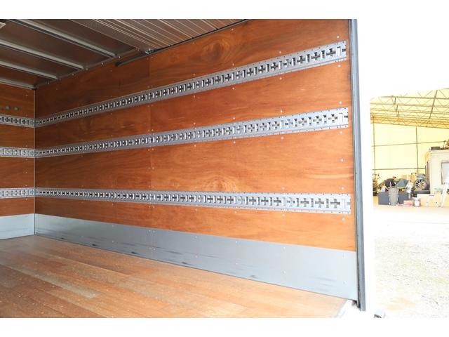 キャンター 　ワイドロング　カスタム　サイドドア　メッキ（グリル、フロントバンパー）　キーレス　積載２トン　パブコ　５７６Ｎ８５８７　Ｒ扉シャッター　Ｓ扉スライド　ラッシング３段　床木製（14枚目）